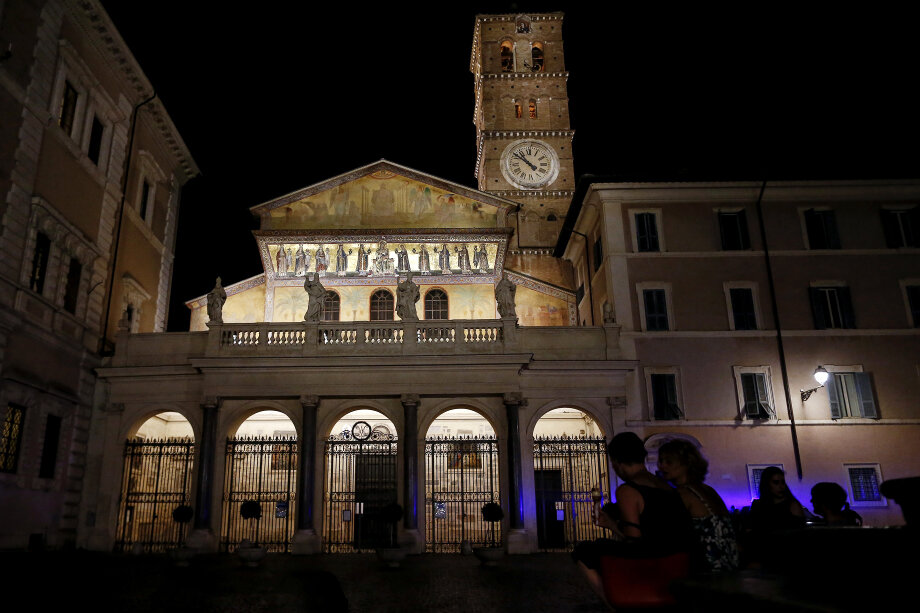 Технический совет предложил начать экономить в том числе на освещении зданий, памятников и общественных мест. Фото: Cecilia Fabiano/ZUMA/TASS