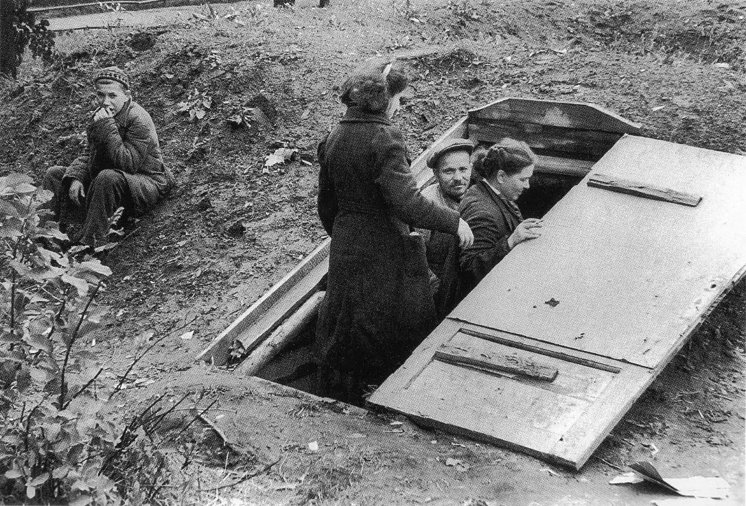 Бомбоубежище в Ленинграде 1941 год.