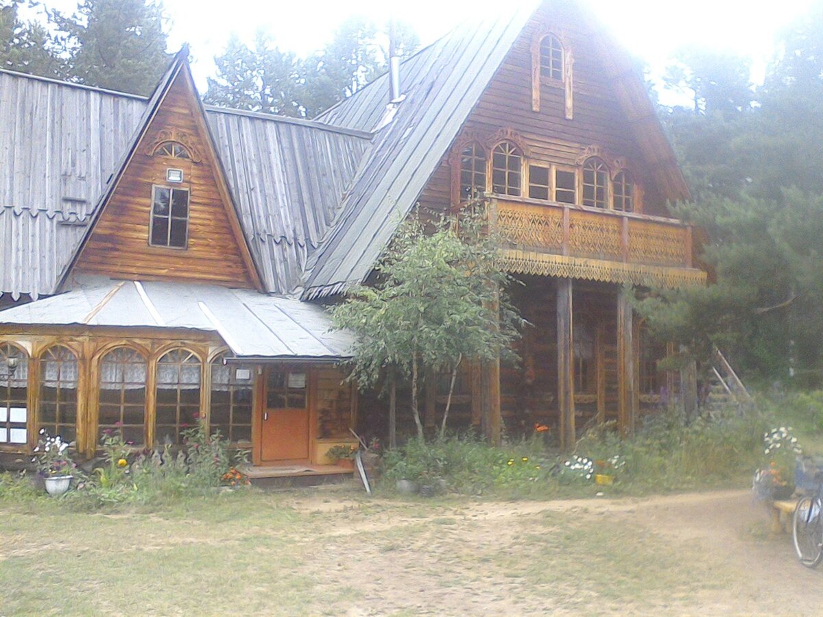 Центральное строение парка-музея в Максимихе (фото автора - 2022)