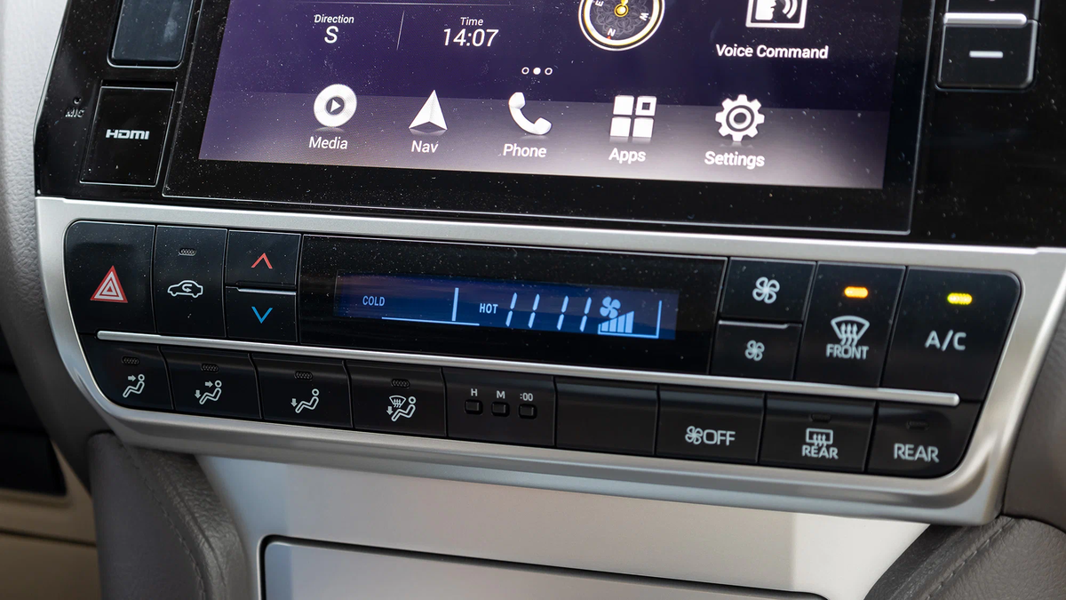 Больше хрома и нет печки?! Чем отличается Land Cruiser Prado из ...