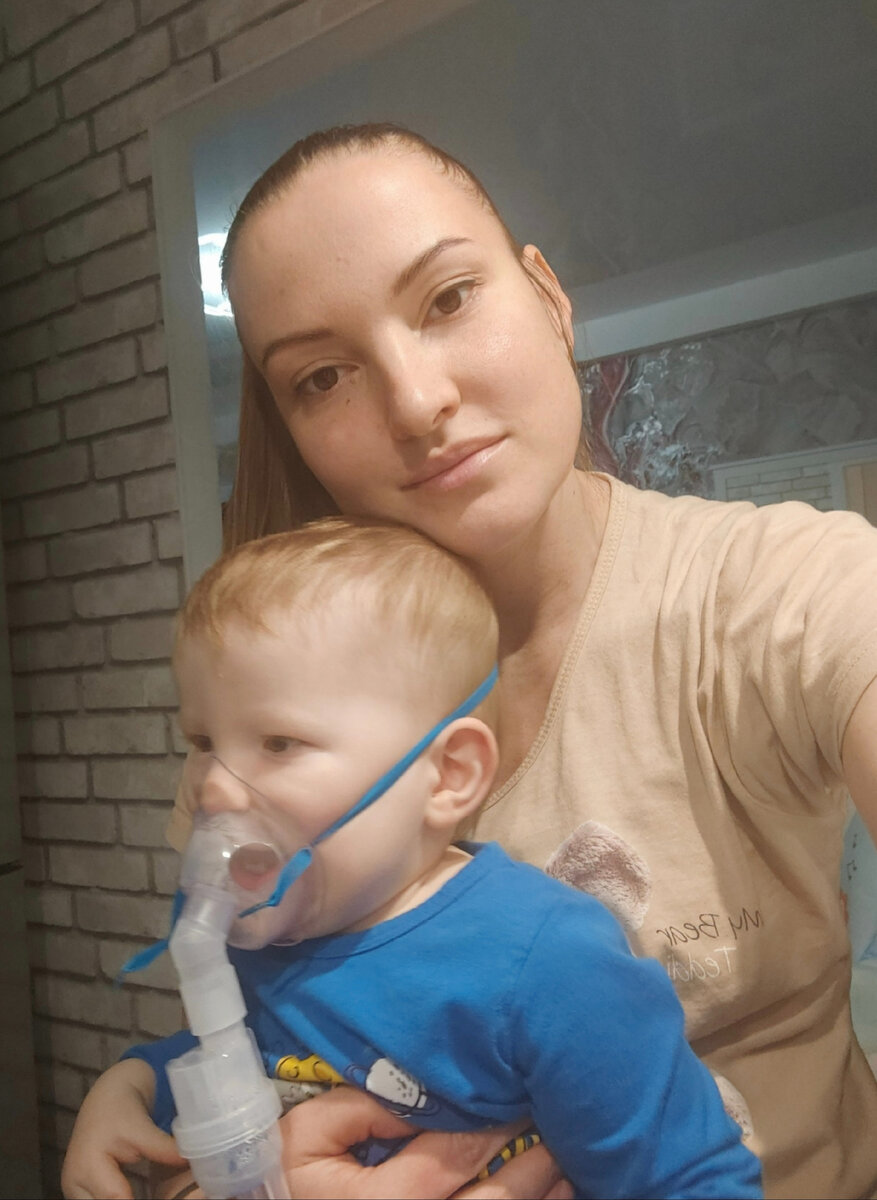 Болеем две недели. Конца и края этому не видно. Теперь ещё тошнота добавилась - совсем не может есть 