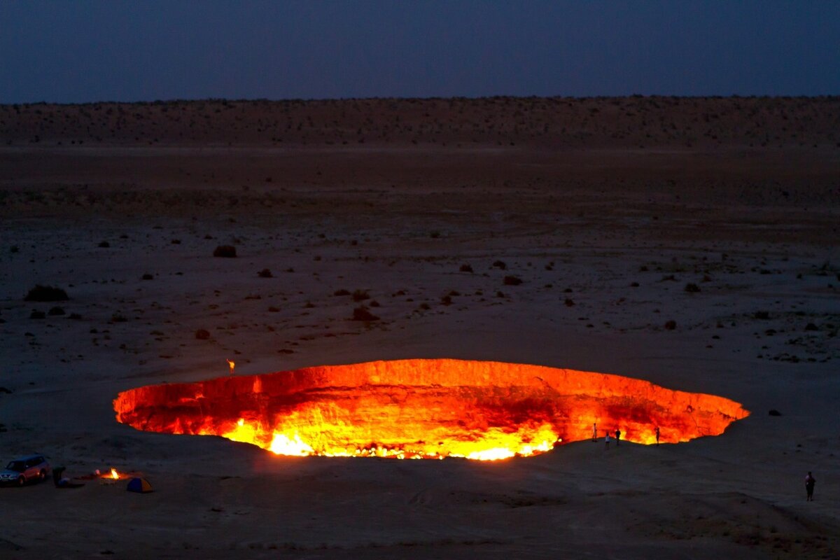 Остров огненного оазиса. Газовый кратер врата ада Туркменистан. Дарваза врата ада. Дарваза Гас кратер Туркменистан. "Врата ада" (Дарваза), Туркменистан.