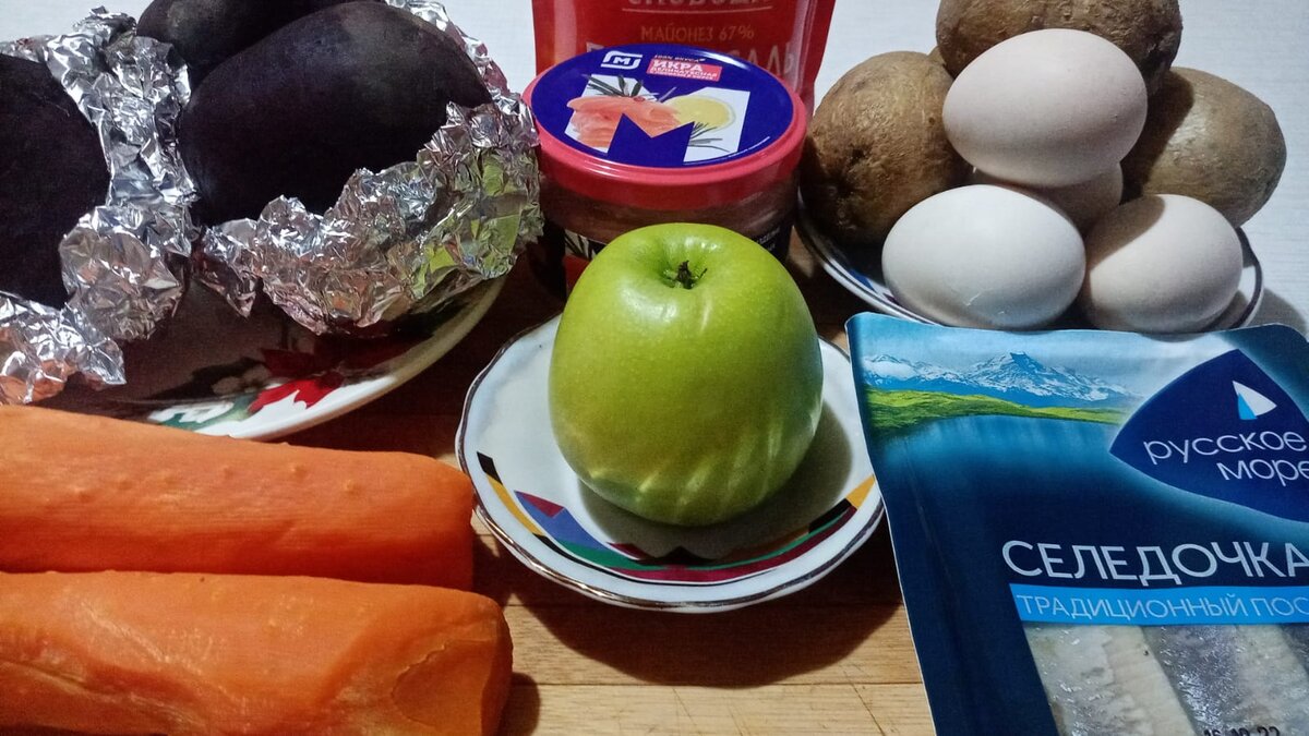 Все продукты для салата. Фото автора канала "Вкусно живём!"