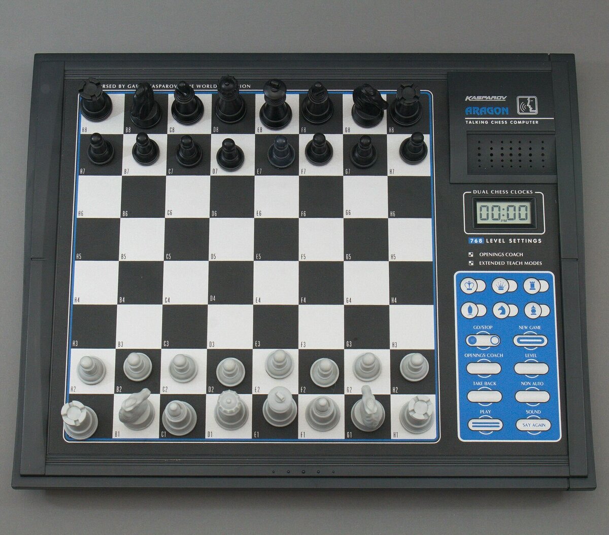 Шахматный компьютер Каспарова Saitek. Шахматный компьютер Voice Chess Master. Шахматный компьютер СССР. Шахматная доска компьютерная.