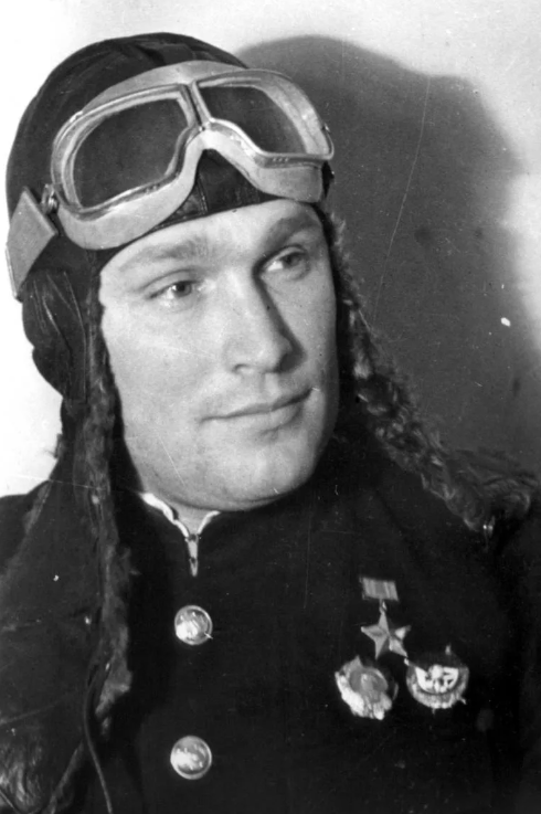 Б.Ф.Сафонов (1915-1942). Источник фото - http://lexicon.dobrohot.org/images/7/78/00005267.jpg