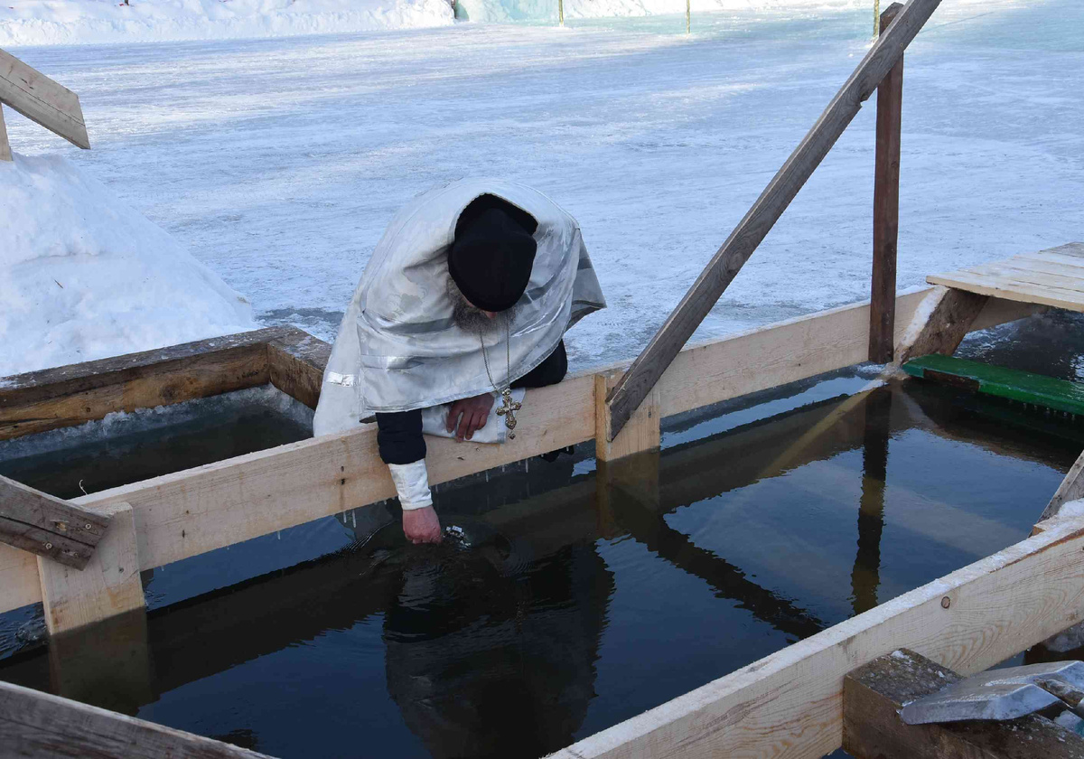 Отец избитого ребенка заступился за учителя, а жители Ставрополья купались в мороз