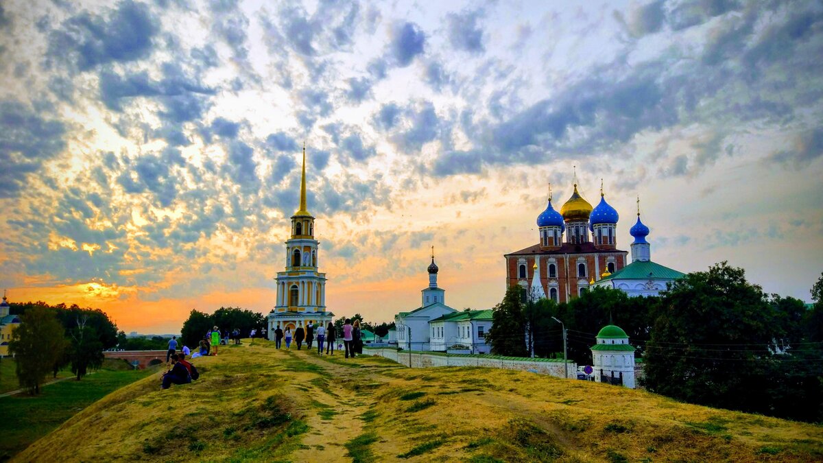 Точное в рязани. Рязань Кремль. Рязанский Кремль достопримечательности Рязани. Рязань Кремль лето. Переяславль Рязанский (современная Рязань)