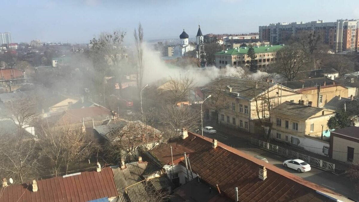     В краевой столице ликвидировали пожар на улице Дзержинского, об этом сообщили в ГУ МЧС России по Ставропольскому краю.