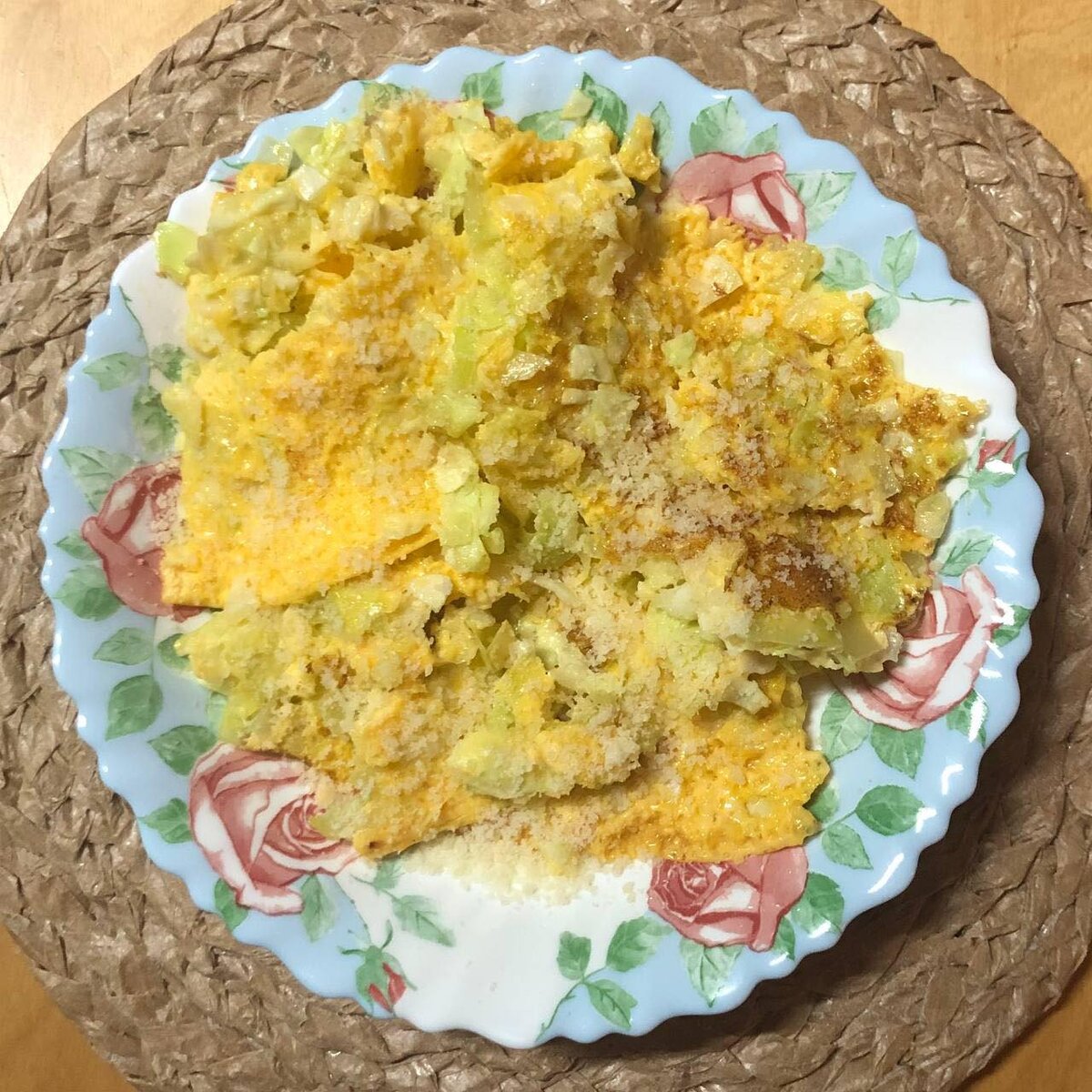 Омлет с капустой и сыром.