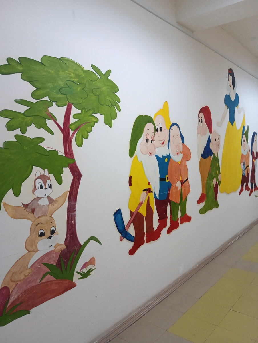 Стены в отделении. 