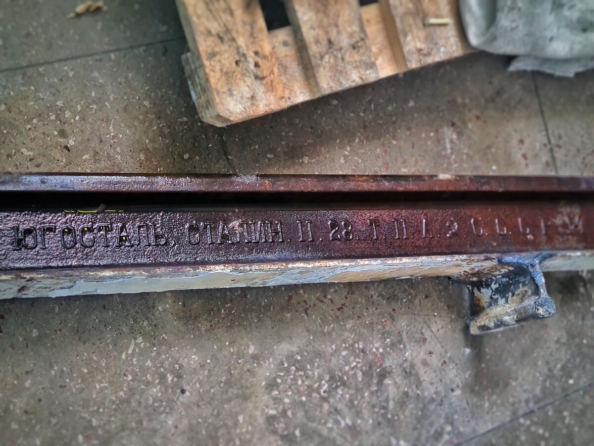 Привезли в ремонтый цех, подчистили, залили wd40, стало понятно, пациент жив. Обрезали лишние части. Замочили в ёмкости с раствором лимонной кислоты, оставили в теплопункте, ушли на выходные.