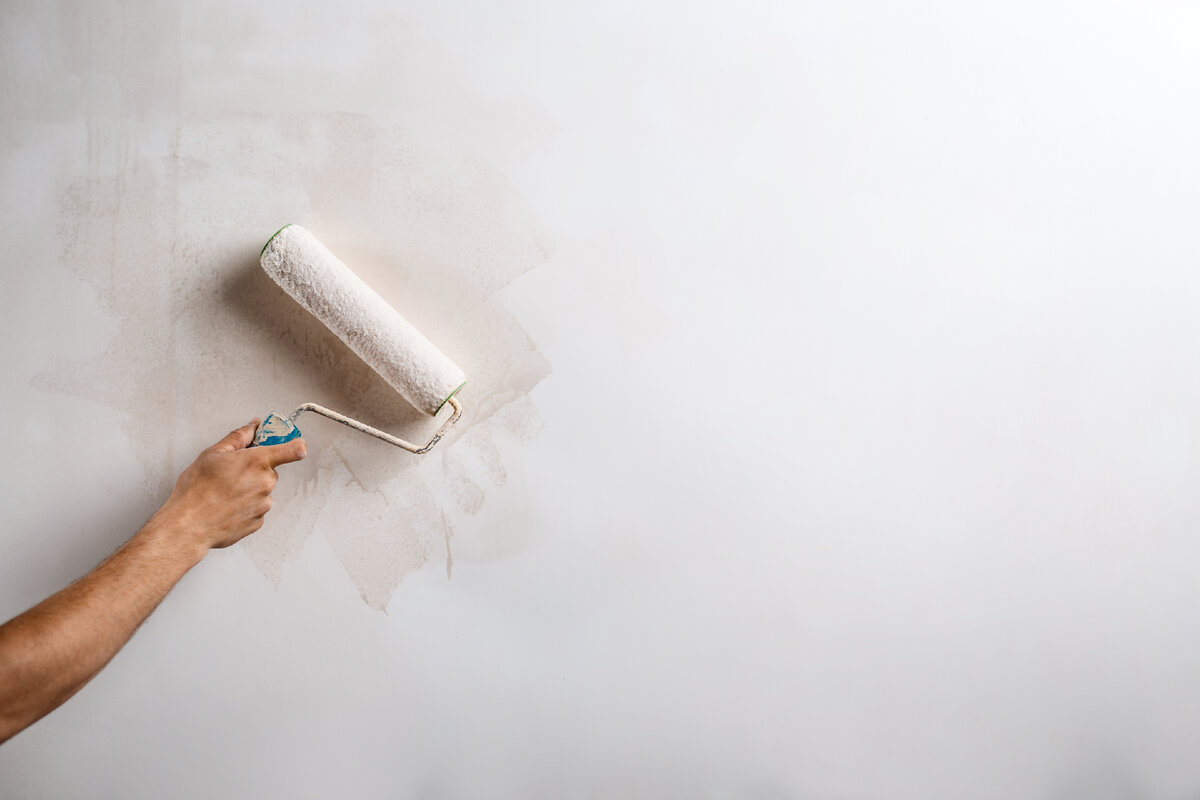<a href="https://ru.freepik.com/free-photo/close-up-of-hand-painting-wall-with-roller_7813780.htm#query=%D1%80%D0%B5%D0%BC%D0%BE%D0%BD%D1%82%20%D0%B2%20%D0%BA%D0%B2%D0%B0%D1%80%D1%82%D0%B8%D1%80%D0%B5&position=14&from_view=search&track=ais">Изображение от cookie_studio</a> на Freepik
