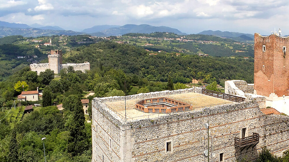 I Castelli Romeo e Giulietta. Процитировано с https://www.veraclasse.it