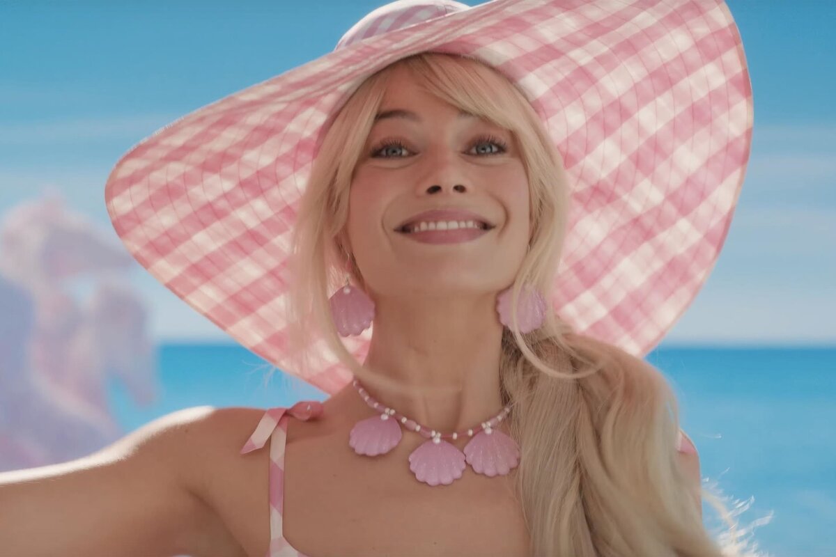     В Сети появился новый официальный трейлер «Барби»