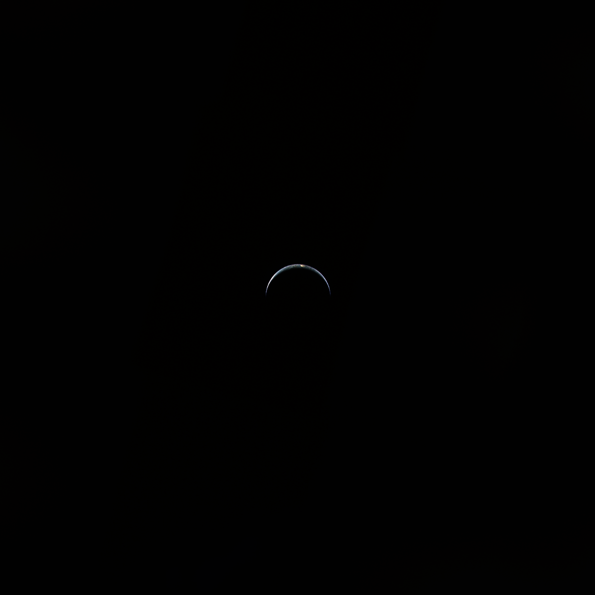 "Земля, увиденная астронавтами Аполлона-14 на обратном пути с Луны в 1971 году."
НАСА выкладывает вот такие мультики на сайте FLICKR c ссылкой на некий сайт,Тothemoon.
Туземун, это по-русски "На Луну".