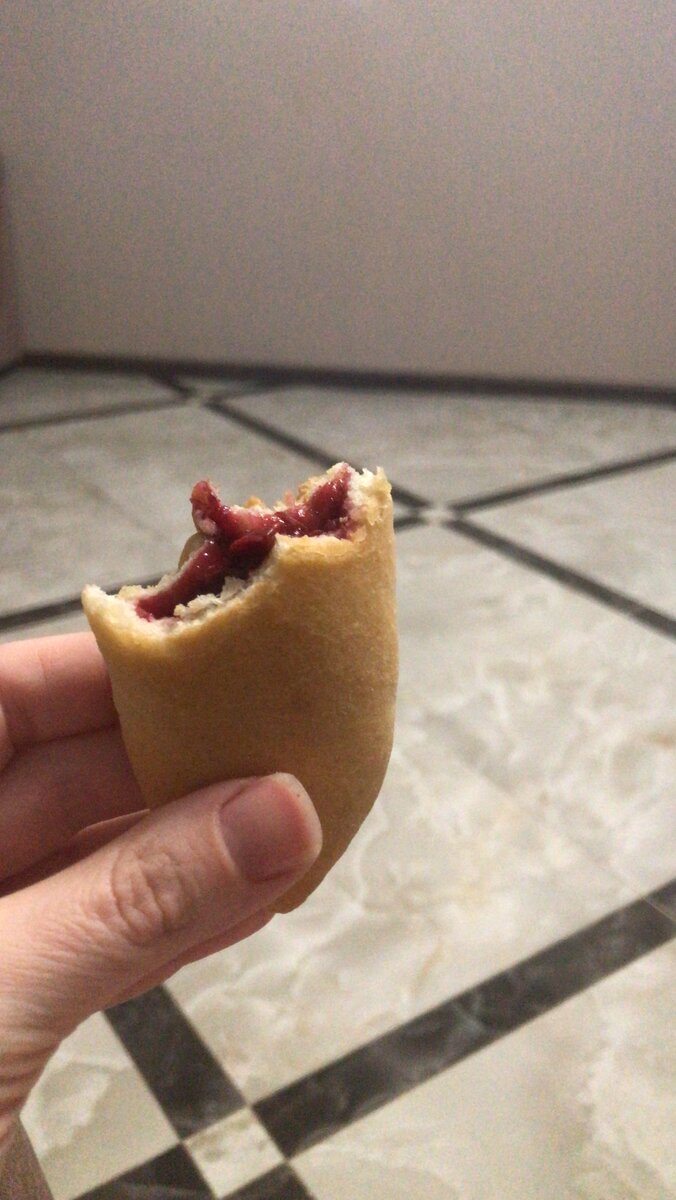Постные пирожки с вишнёвой начинкой 