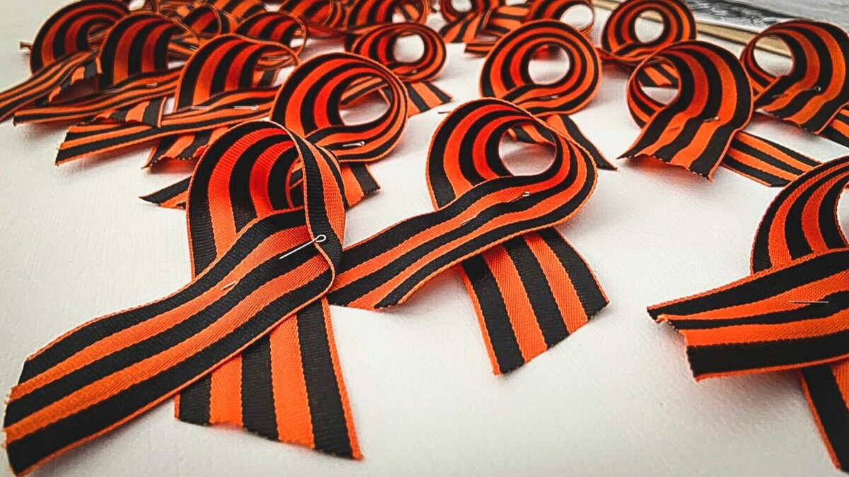     Ограничения ввели в уездах Харьюмаа, Ляэне-Вирумаа и Ида-Вирумаа, где в основном проживает русскоговорящее население страны.