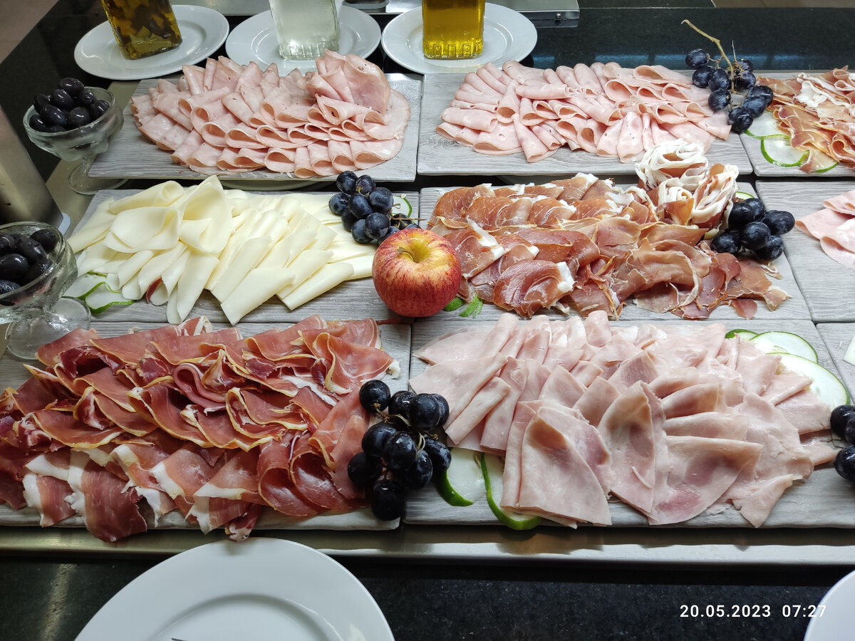 Вот такое питание на завтраке. Личное фото. 