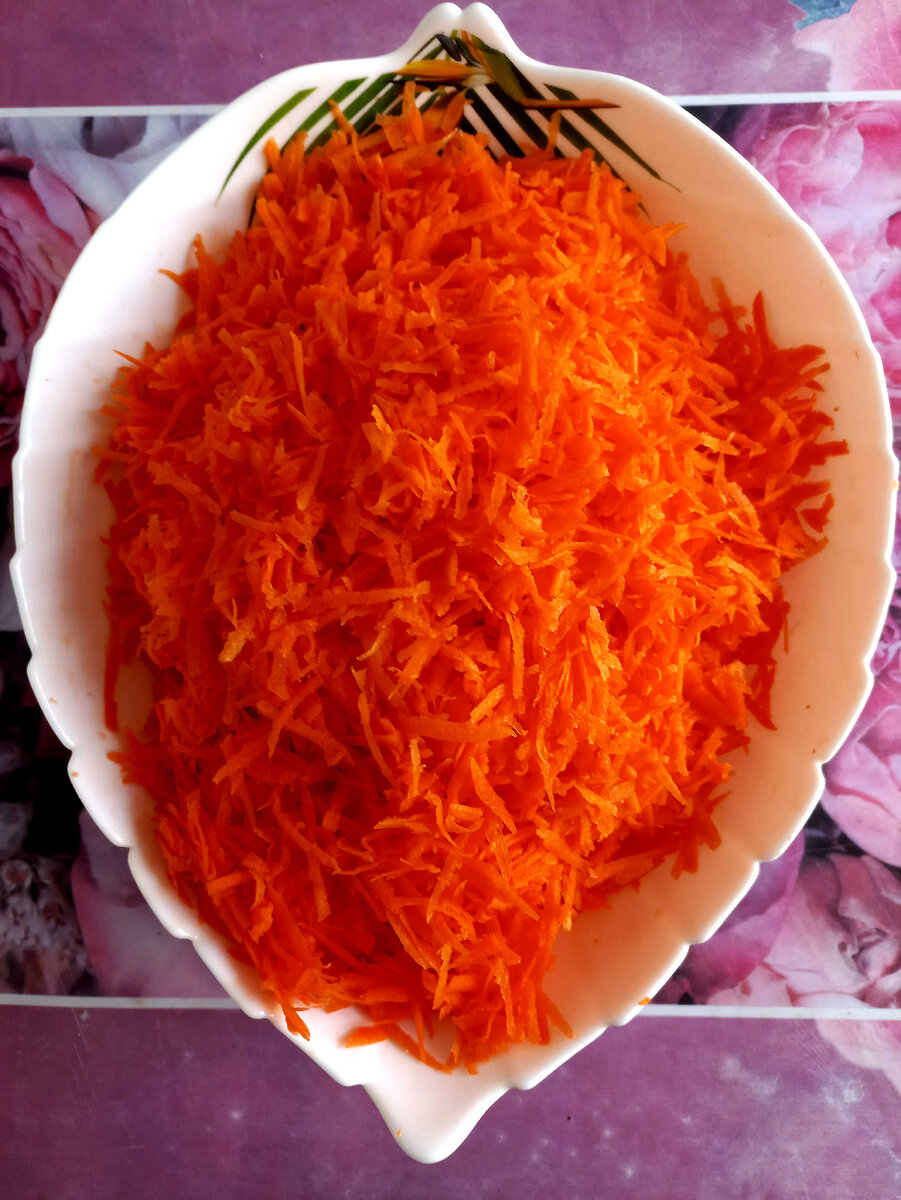 Яркий цвет моркови привлекает взгляд и возбуждает аппетит. Фото автора канала "Вкусное видео"