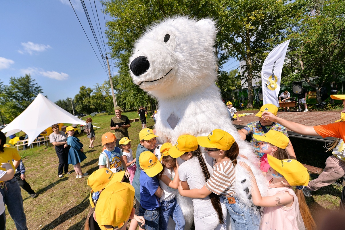    В нефтяном центре Оренбуржья открылся самый длинный в регионе арт-объект Кристина Просвиркина