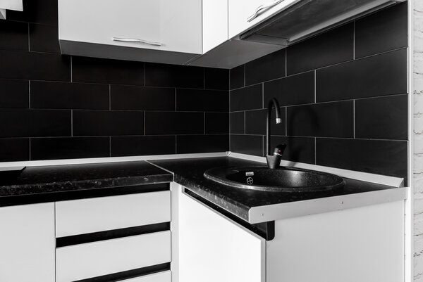 Фартук и столешница черного цвета