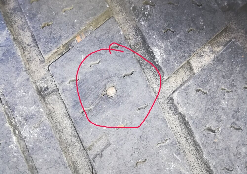 Колесо с саморезом