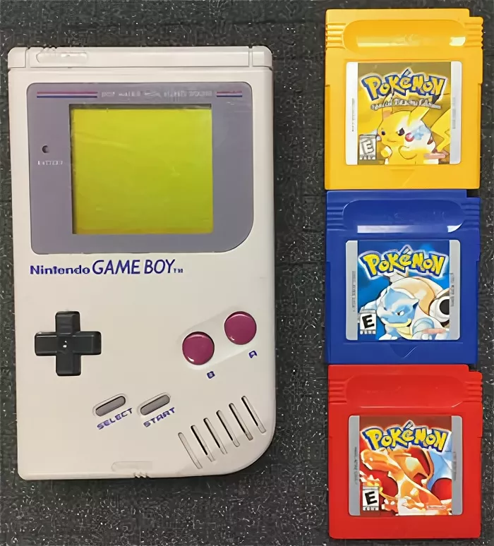 Game Boy и картриджи Fire,Blue и специальная Yellow-версия