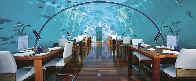 Первый подводный ресторан в мире Ithaa. ФОТО: TRAVELBEYOND.SE 