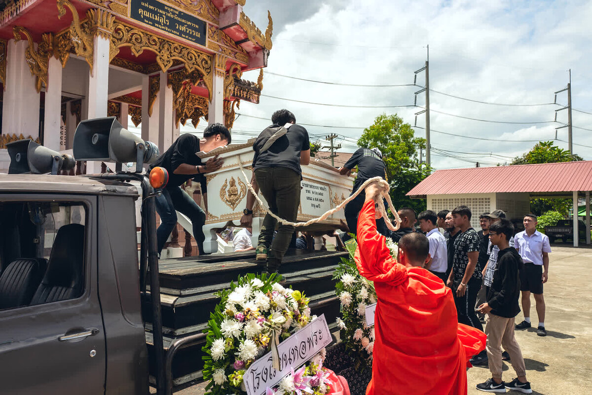 Прощание кремация. Таиланд крематорий. Похороны тайского короля сириннавари.