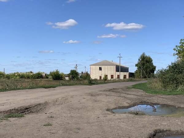 Новая дорога и вертолетная площадка. Такого в деревне я увидеть не ожидал