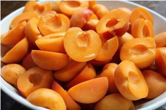 Свежие абрикосы - основа нашего летнего десерта на зиму!