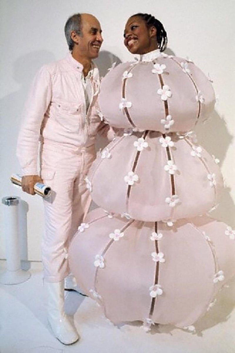 Сегодня в статье мы покажем вам парочку нелепых, глупых свадебных платьев!