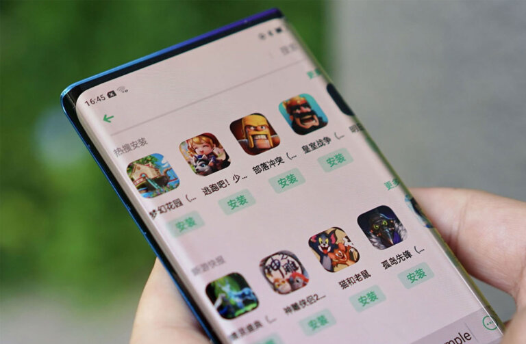 Сегодня в Шанхае китайская компания Vivo представила новый смартфон серии NEX 3. Это та самая модель с экраном-«водопадом». NEX 3 имеет две версии — с поддержкой 5G и без неё. Первая версия построена на мощном процессоре Snapdragon 855 Plus. Смартфон оптимизирован для функционирования в условиях высокого энергопотребления при использовании 5G. Работает устройство на аккумуляторе ёмкостью 4500 мАч с поддержкой быстрой зарядки мощностью 44 Вт. Имеет 8 или 12 ГБ оперативной и 256 ГБ встроенной памяти. Оснащено датчиком NFС. Экран смартфона выполнен по технологии Waterfall FullView. Он обладает сильно изогнутыми краями, поэтому создаётся ощущение, будто дисплей немного обтекает корпус. Диагональ его равна 6,89 дюйма, и занимает экран 99,6% площади передней панели. Яркость дисплея достигает 800 нит. Сканер отпечатков пальцев встроен прямо в него. Основная камера у NEX 3 5G тройная. Состоит из датчиков на 64 Мп, на 13 Мп с широкоугольной оптикой и на 13 Мп с оптическим зумом. Фронтальная камера получила 16-мегапиксельный датчик. За качество звука в смартфоне отвечает выделенный аудиочип AK4377A. Также Vivo представила на презентации первые Bluetooth-наушники — vivo True Wireless Stereo (TWS) Earphone. В продаже новинки появятся в ближайшие месяцы.