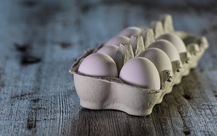 Как правильно хранить яйца в холодильнике?