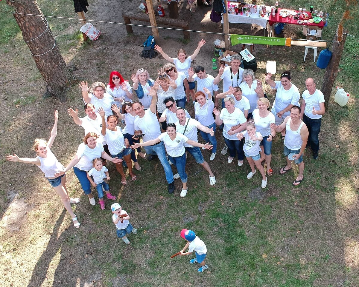 С владимирскими друзьями за несколько дней до переезда в Геленджик. Отвальная вечеринка в загородном парке Владимира