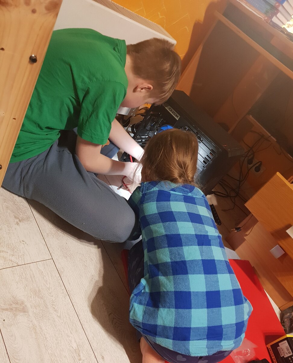 И два фиксика внутри )))