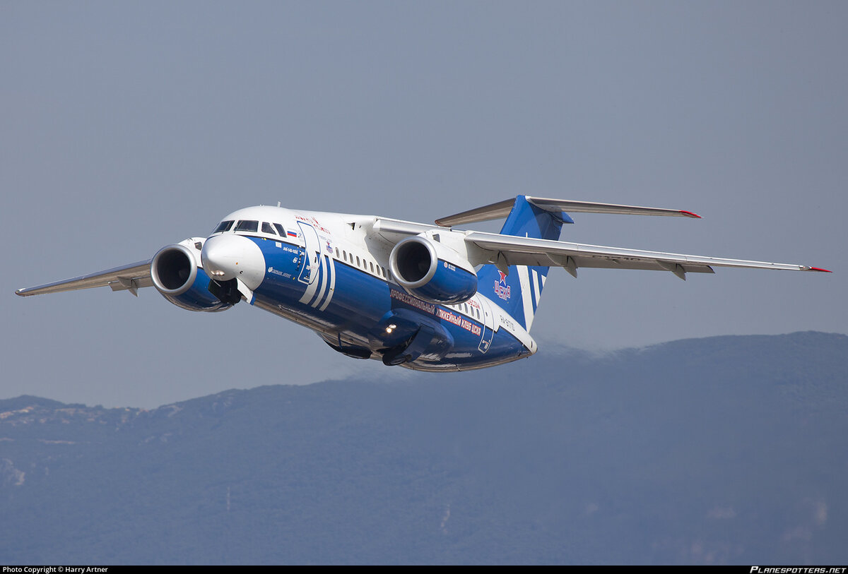 Фото ан 148 ночью в полете. Международные полеты. Свободный полет фон. Авиадух. 36 полет нормальный.