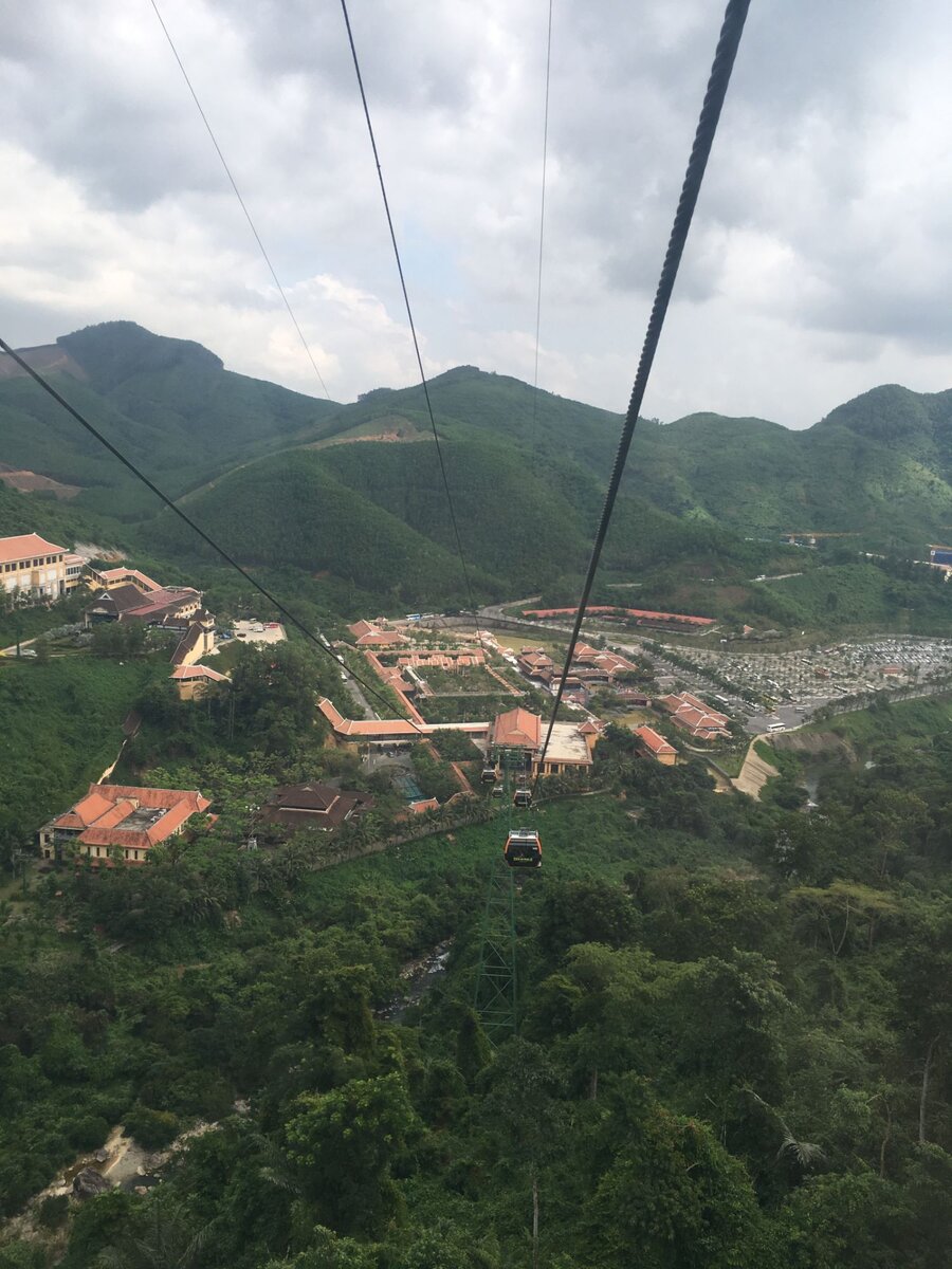 Канатная дорога в парк Ba Na Hills, Дананг, Вьетнам