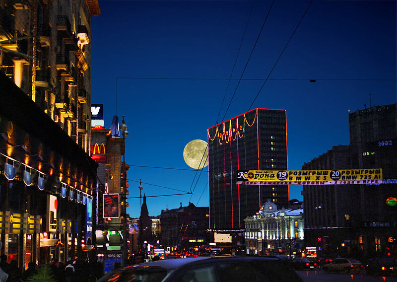 А ещё в 1999 году было принято решение о сносе гостиницы Интурист. Москва ул. Тверская