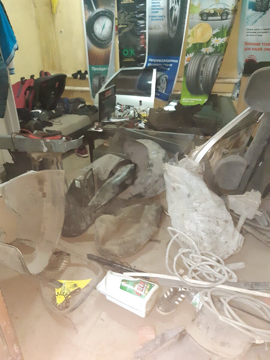 Вот так у нас все завалено