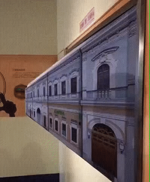 Оператор двигается справа налево, а, судя по картинке - наоборот.