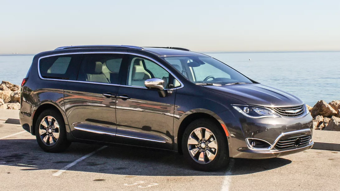 Chrysler Pacifica. Фотография взята с сервиса Яндекс Картинки 