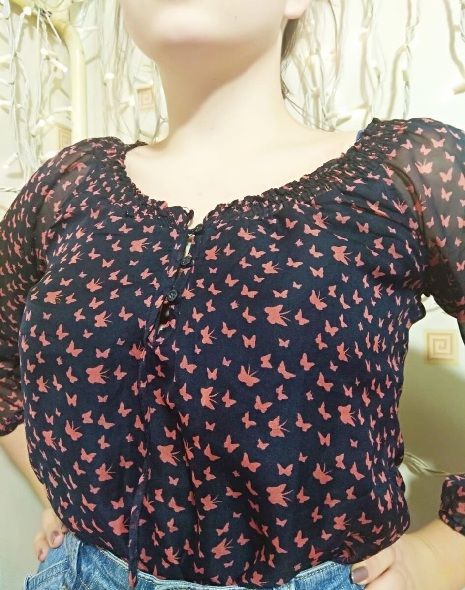 К ней кофточка. Лёгкая и на любую фигуру (жирки скроет:)