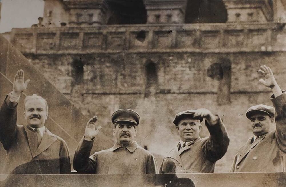 Кто кого находит-история личности или личность историю? Я много размышлял и писал о многих политических фигурах 20 века. Но до сих пор не могу ответить самому себе с полной ясностью на этот вопрос.