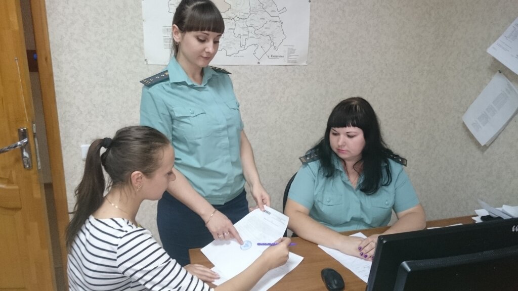 Судебный пристав внесла ложные сведения в базу о должниках и стала фигурантом уг