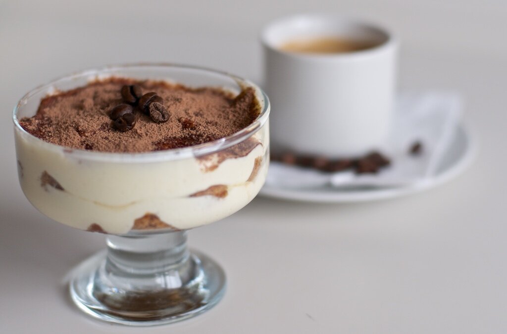 Тирамису с чашкой ароматного эспрессо - что может быть лучше!