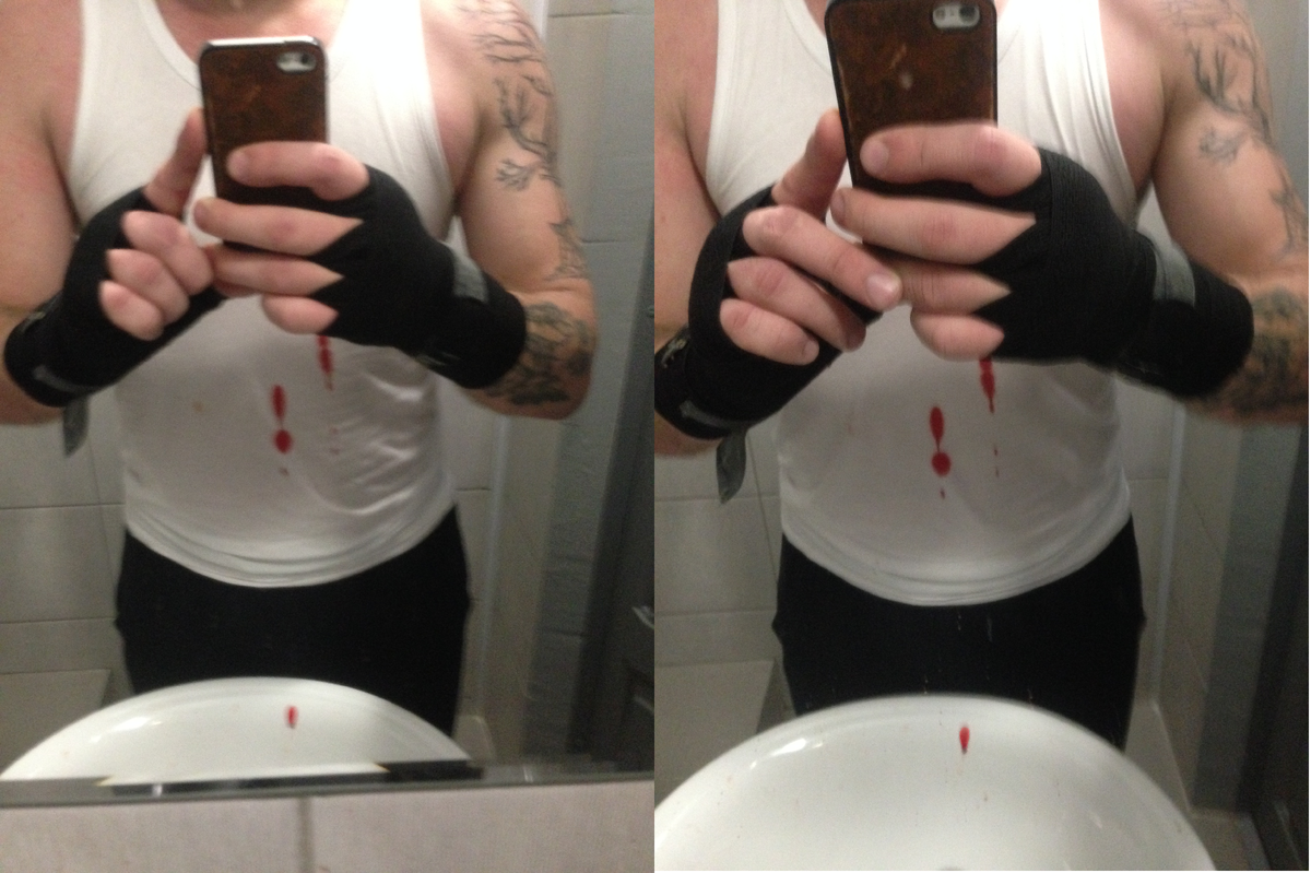 Вот эти пятна удалось полностью отстирать. Только майку я теперь не ношу на тренировки.