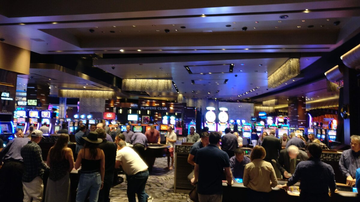 США. Лас-Вегас. Отель-казино Ария. Зона рулетки