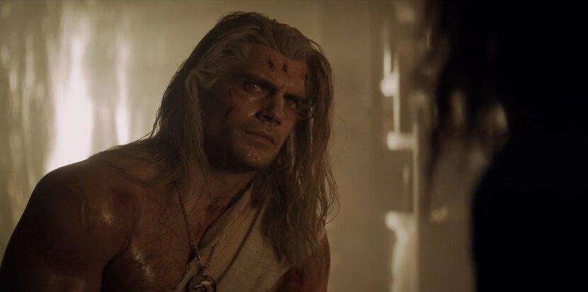 Хоть чуть-чуть, а стал более "реальным" и живым. Ведьмак после боя, скриншот из сериала