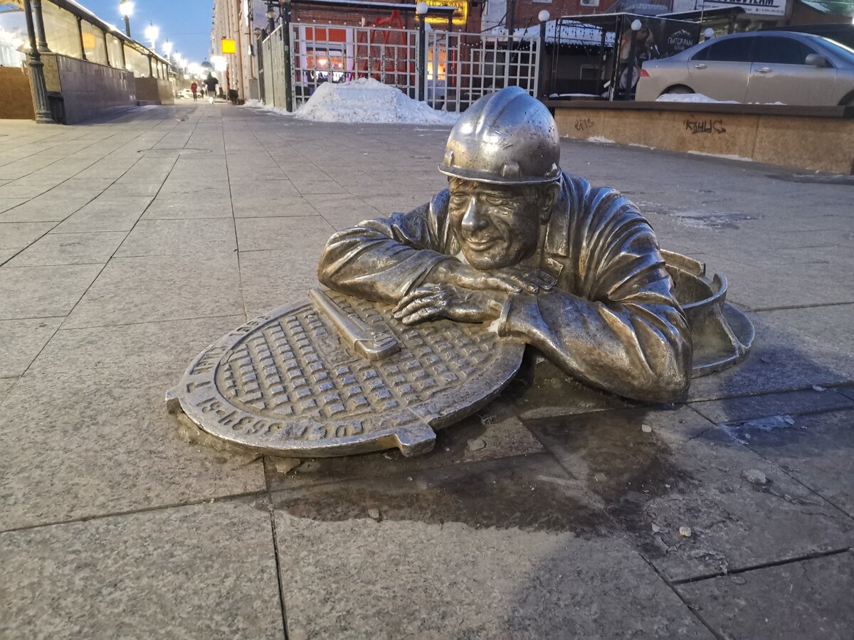 Памятник сантехнику в омске фото